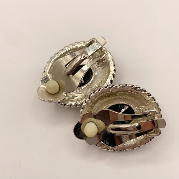 Silver gold rope textured setting with dark faceted glass stone clip on earrings - Picture 16 of 16